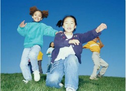 VCHIPHomePage-KidsPlayinginField250x180 Kids running in field